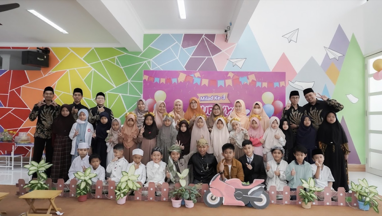 Keluarga besar Tsurayya dalam kegiatan bersama