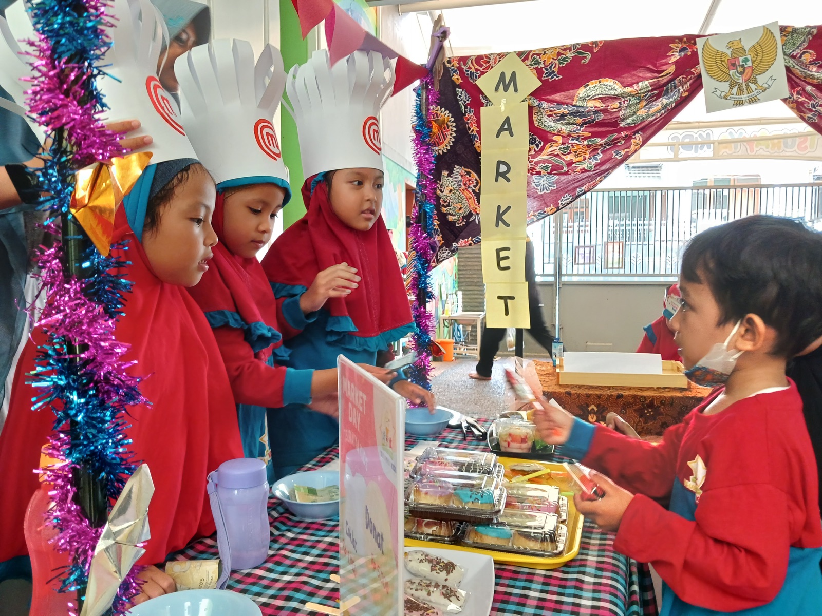 Murid Tsurayya Kids belajar melalui market day